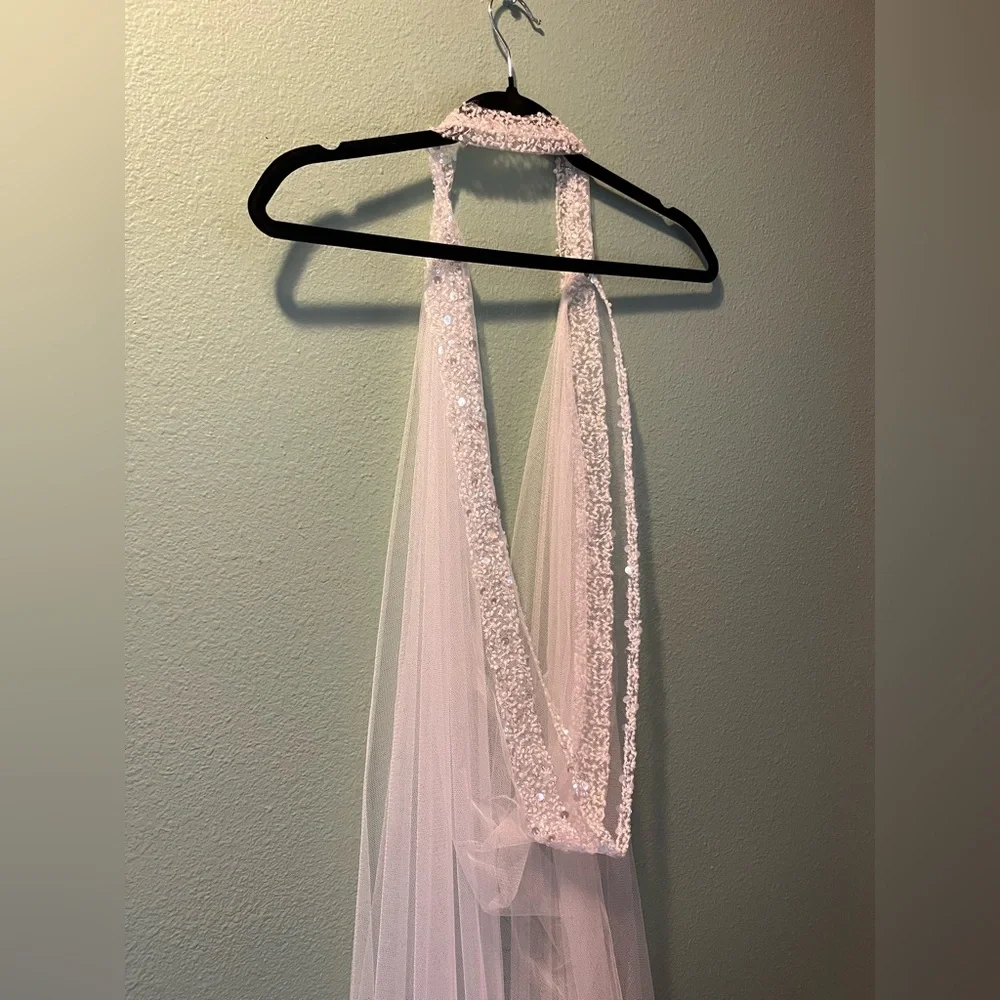 Elegant Ivory Beaded Bridal Cape with Floral Details - Picture 6 of 9